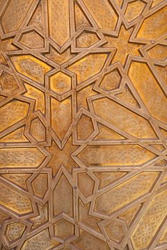 Partie d'une décoration en laiton sur une porte extérieure marocaine sur Frans Rombout