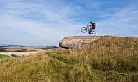 Mtb-Fahrer an der Opalküste