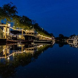 Der Hafen von Tilburg (Piushaven) am Abend. von Malou van Gorp