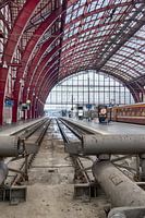 Voie ferrée dans le hall de la gare