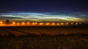Lichtende nachtwolken van Dirk van Egmond