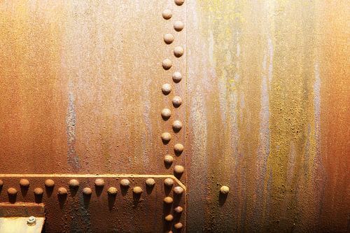 Klinknagels op staalplaten