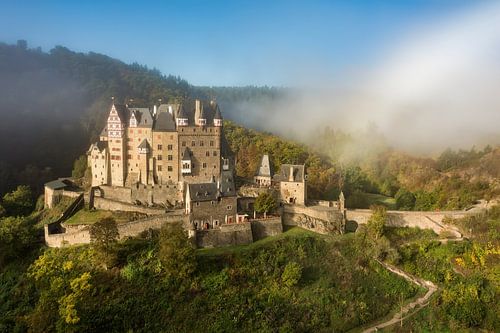 Castle Eltz in the Eifel awakes from the fog
