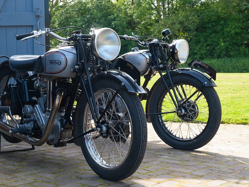 zwei Nortons von Andre Bolhoeve