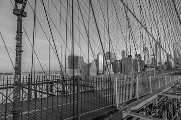 Skyline New York vanaf Brooklyn Bridge van Rene Ladenius Digital Art