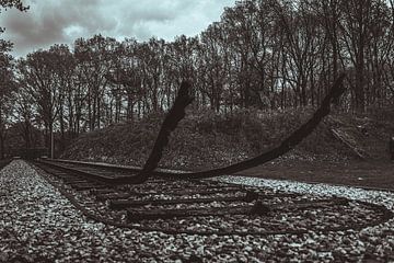 Gleis im Lager Westerbork von MdeJong Fotografie