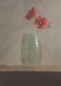 Klaproos in vaas Vervaagde bloemenschilderij van Sander Van Laar