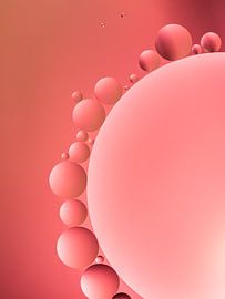 Öltropfen auf Wasser, rosa von Femke Straten