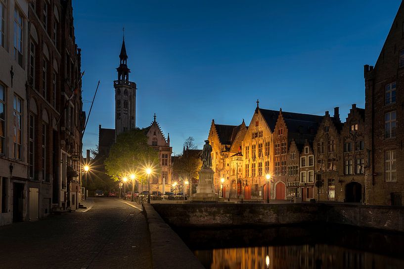het standbeeld van Jan van Eyckplein in Brugge, Bruges, Belgie, Belgium van Fotografie Krist / Top Foto Vlaanderen