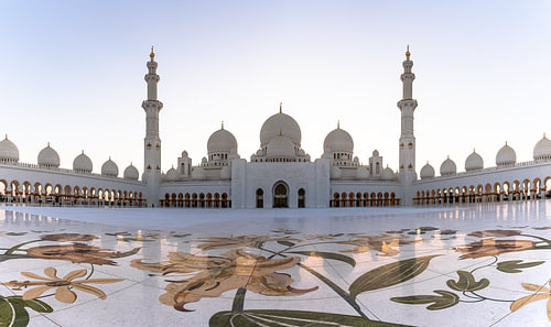 Panorama van de Sjeik Zayed-moskee in Abu Dhabi