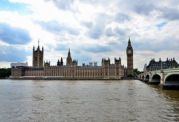 Big Ben and parliament building London by Karel Frielink