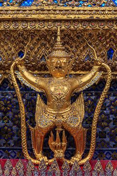 Garuda in Wat Phra Kaew, Bangkok van Jeroen Langeveld, MrLangeveldPhoto