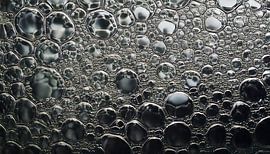 Bubbels in zwart-wit