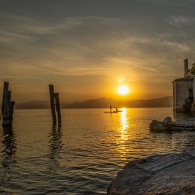 Tussen Zon en Stilte – Punta San Vigilio - Gardameer van Teun Ruijters