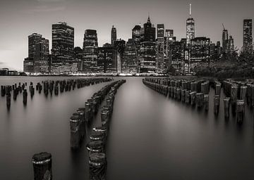 Manhattan Skyline at Dusk van Nico Geerlings