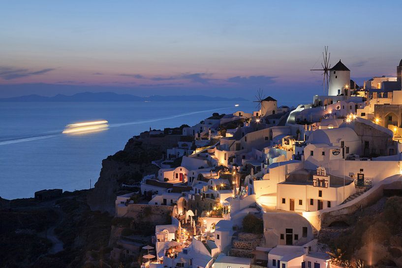 Oia nach Sonnenuntergang, Santorini, Kykladen, Griechenland von Markus Lange