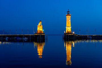 Hafeneinfahrt Lindau blaue Stunde von Dieter Walther