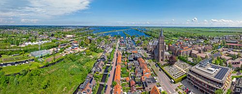 Lucht panorama van het dorp Vinkeveenaan de Vinkeveense Plassen in Nederland