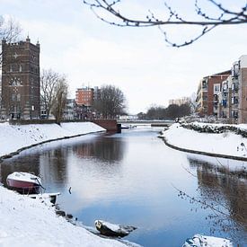 Un château d'eau dans la neige sur Marjo van Balen