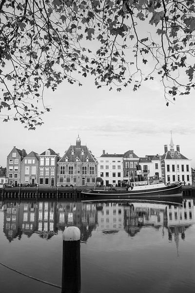 Zeesleper 'De Furie' aan de Stadhuiskade in Maassluis van Dirk Jan Kralt