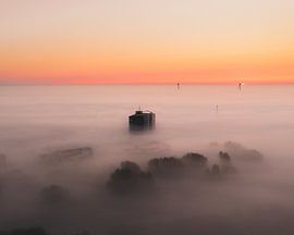 Belle matinée brumeuse à Alkmaar, Hollande du Nord sur Nick de Jonge - Skeyes