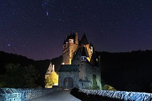 Het wonderschone Burg Eltz, Duitsland van Dennis Donders