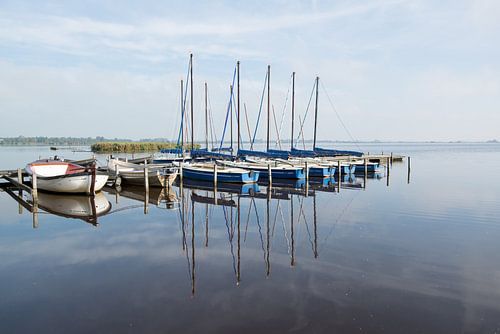 Bootjes weerspiegeld in het water