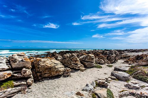 Zicht op de twee oceanen bij het zuidelijkste punt van Afrika: Cape Agulhas, Zuid-Afrika