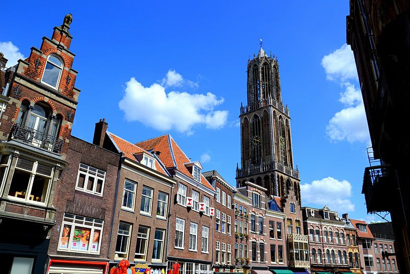 Domtoren van Utrecht, gezien vanaf de Vismarkt. von Margreet van Beusichem