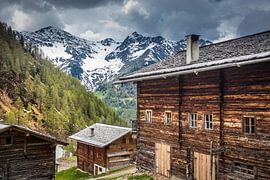 Hutten op de Oberstalleralm (1.870 m) in het achterste Villgratental
