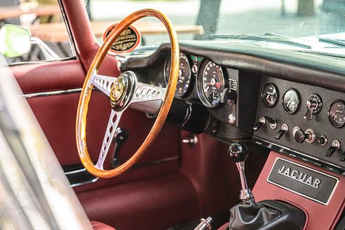 Jagauar E-type klassieke sportwagen dashboard