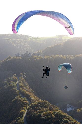 Paragliders over Chateau Bourscheid