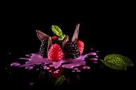 Culinair dessert, berries with cream. van Corrine Ponsen thumbnail