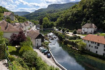 Rivierzicht Lods, Doubs, Frankrijk van Imladris Images