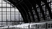Lignes de la gare d'Anvers en noir et blanc
