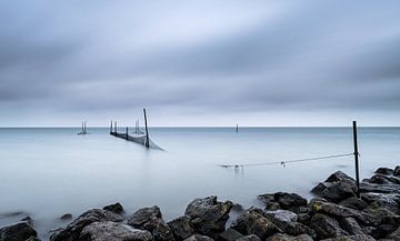 Vue de Houtribdijk Nuages gris Ciel. sur Danny Leij