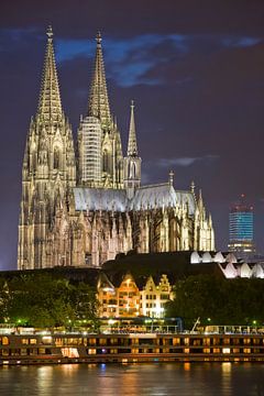 Cathédrale de Cologne à Cologne la nuit tombée sur Werner Dieterich