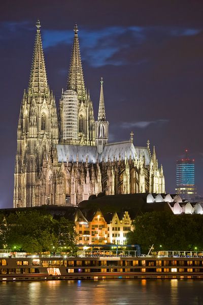Cathédrale de Cologne à Cologne la nuit tombée par Werner Dieterich