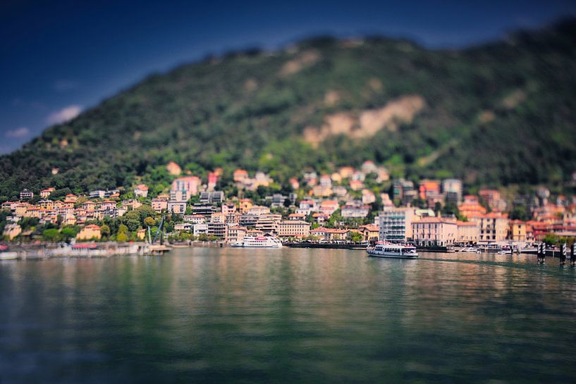 Miniaturwelt am Comer See - Tilt-Shift Fotografie von Hans van Oort