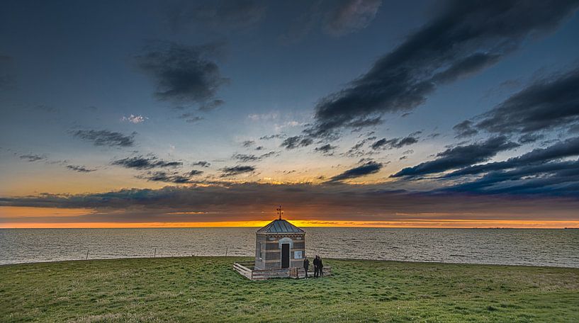 The sounding house on the edge of the IJsselmeer near Hindeloopen by Harrie Muis