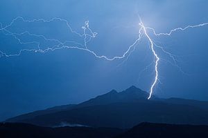 Onweer in de alpen van Hidde Hageman