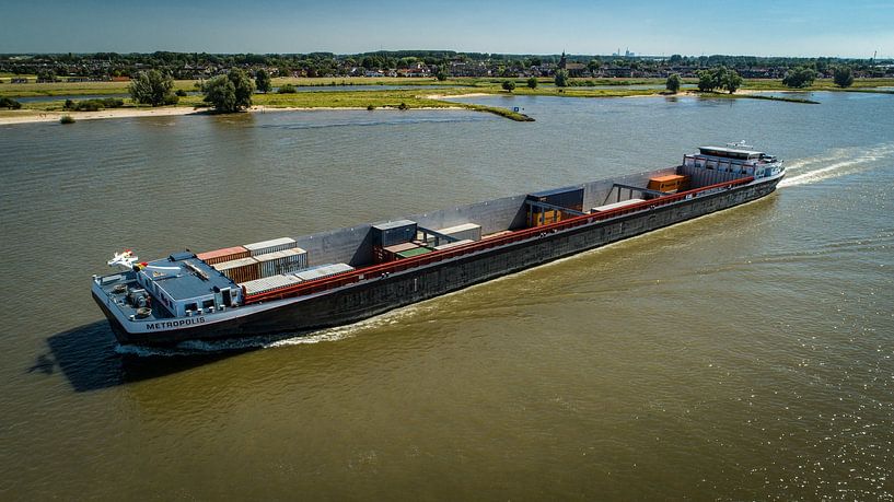 Motor freighter Metropolis by Vincent van de Water