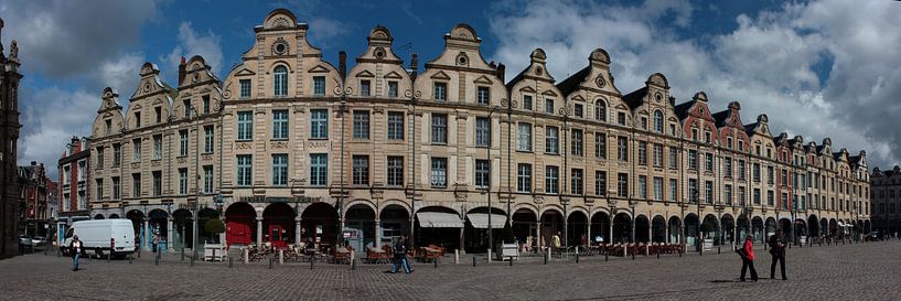 Place des Héros by Bart Burger