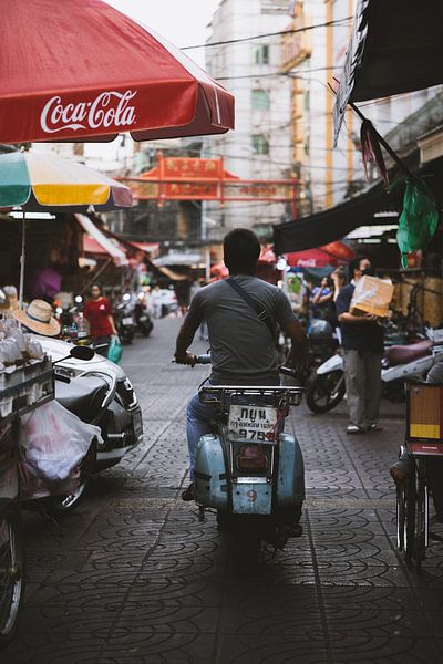Chinatown Bangkok: A Lively Mix of Culture and Commerce by Ken Tempelers