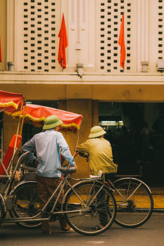 Traditie ontmoet moderniteit: fietsriksja's in de hoofdstad van Vietnam