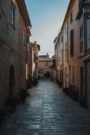 A narrow street in Alcudia