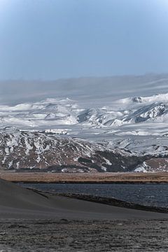 Sneeuw | diepte | IJsland van Femke Ketelaar