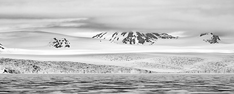 Spitsbergen landschap. van Ron van der Stappen