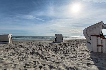 Drie witte strandstoelen, Prora, eiland Rügen