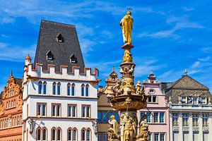 Hauptmarkt mit Petrusbrunnen in Trier von Werner Dieterich